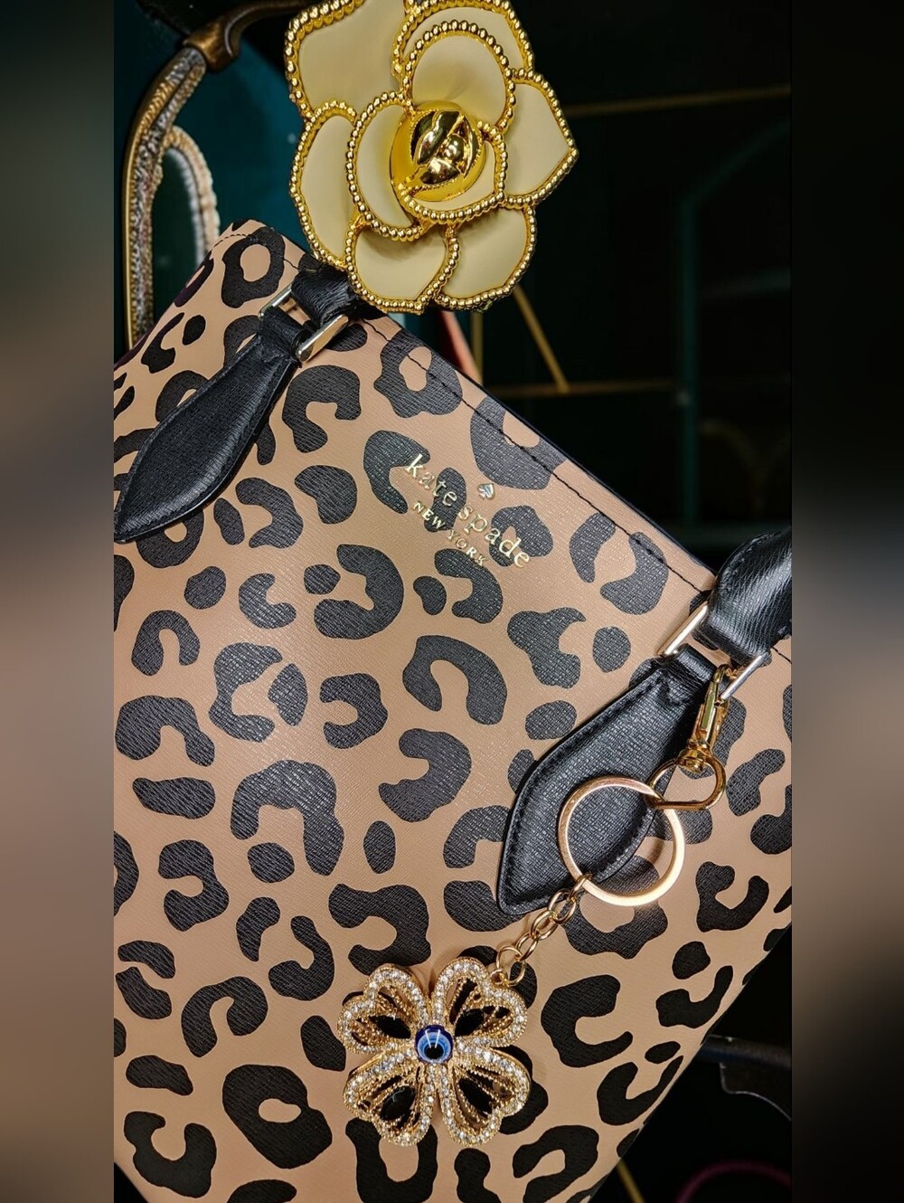 **SOLD**Kate Spade New York Darcy Graphic Leopard Large Satchel - Picture 2 of 16